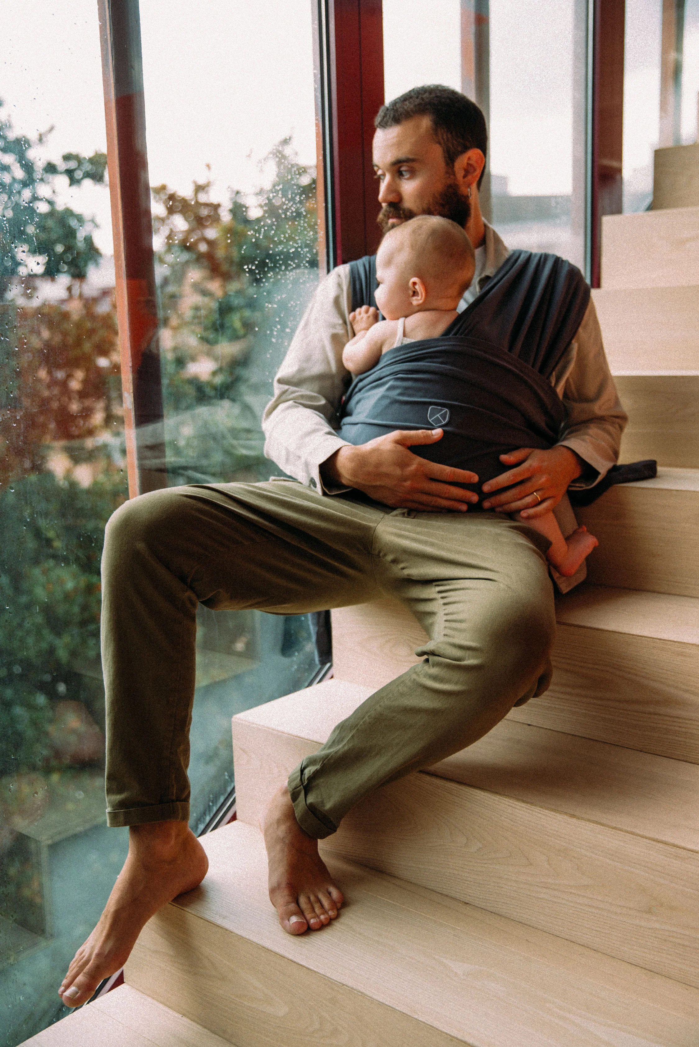 CUDDLE BAND 2 Newborn Baby Wrap - Dark Grey - Image 4